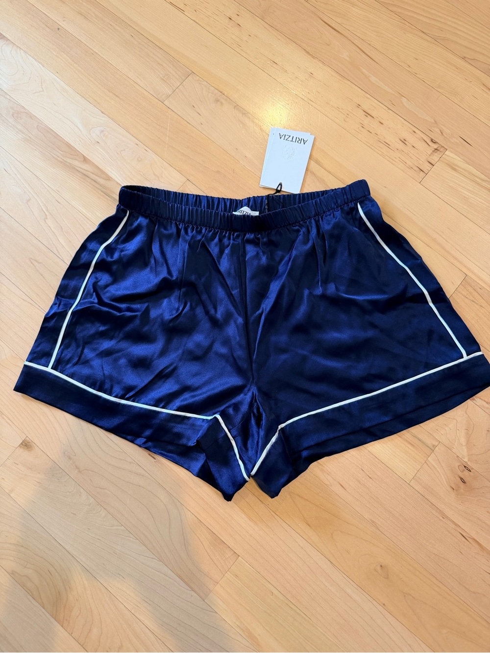 Aritzia navy silk boxer short NWT